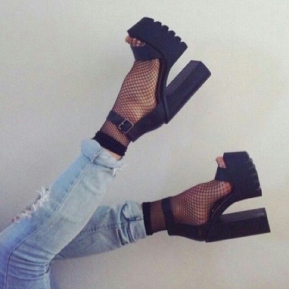 Trendy fishnet socks - Picture 2 of 2